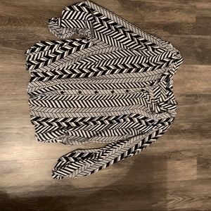 Black and White 3/4 Sleeve Shirt